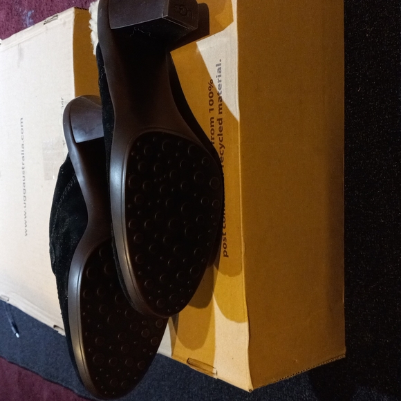 NWT BLACK SLIDE LINED UGGS - Picture 4 of 4